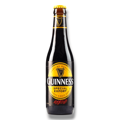 Flasche Guinness Special Export 330ml vor weißem Hintergrund