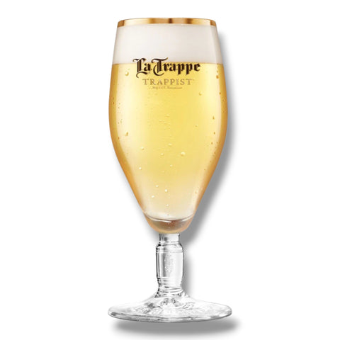 Schlankes La Trappe Trappist Bierglas mit goldgelbem Bier und cremiger Schaumkrone