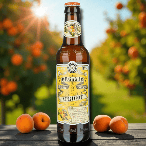 Samuel Smith Organic Apricot Bio Bier 0,35 l Einzelflasche vor Aprikosenbaum, fruchtiges Craft Beer aus Großbritannien, 5,1% Vol.