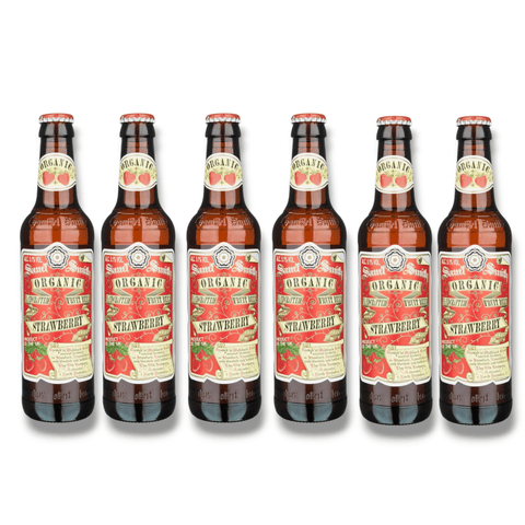 Sechs Flaschen Samuel Smith Organic Strawberry Ale – Bio Erdbeer Bier 355 ml, 5,1 % Vol., auf weißem Hintergrund, Craft Beer Set.